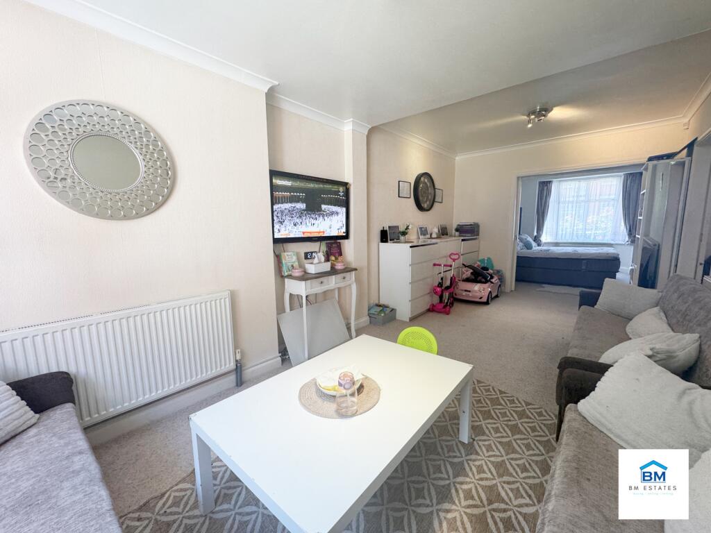 Sitting room facing e