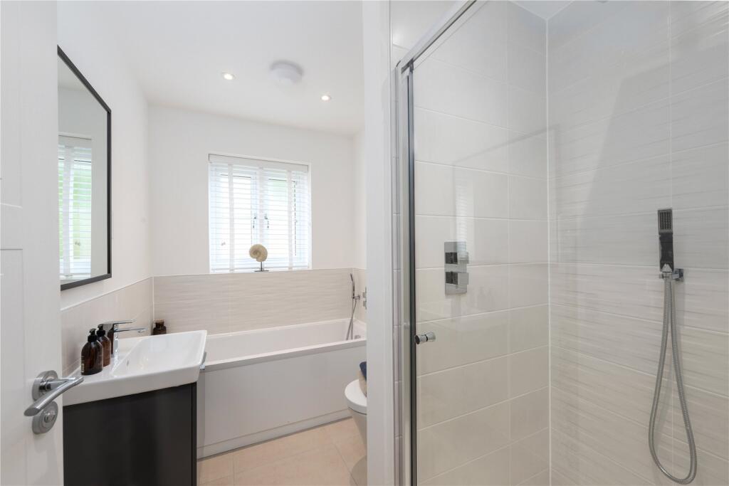 Showhome Family Bath