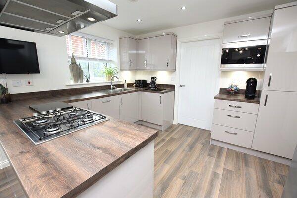 open plan kitchen/diner