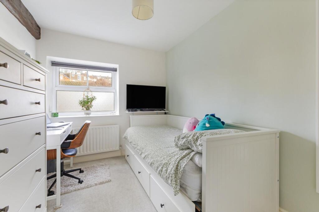 83745_36 Leeds Road Rawdon (19).jpg