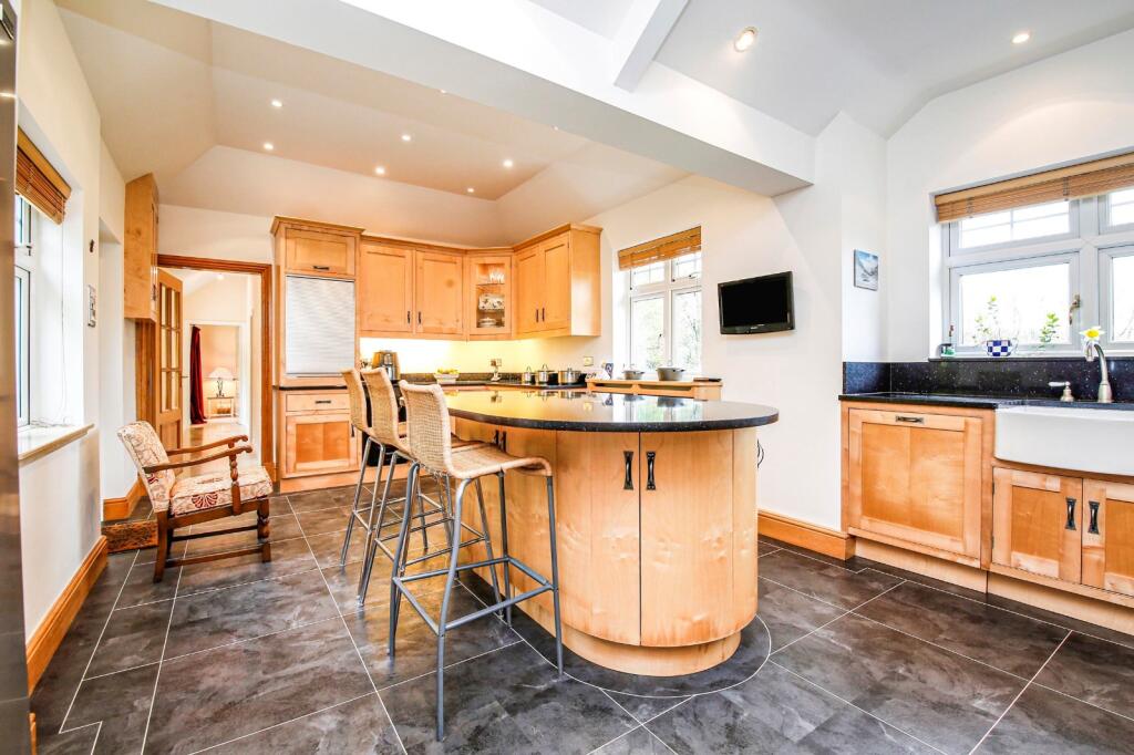 Kitchen Pic 1