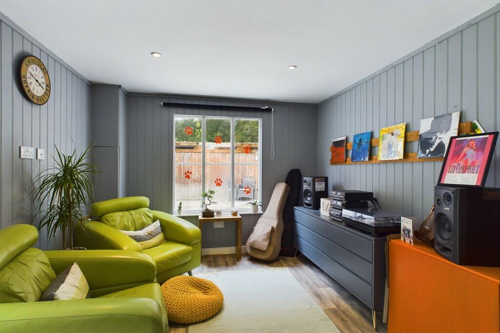 CAM01689G0-PR0413...