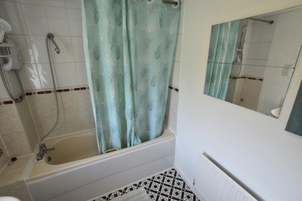 40 Rhodes Place bathroom 2