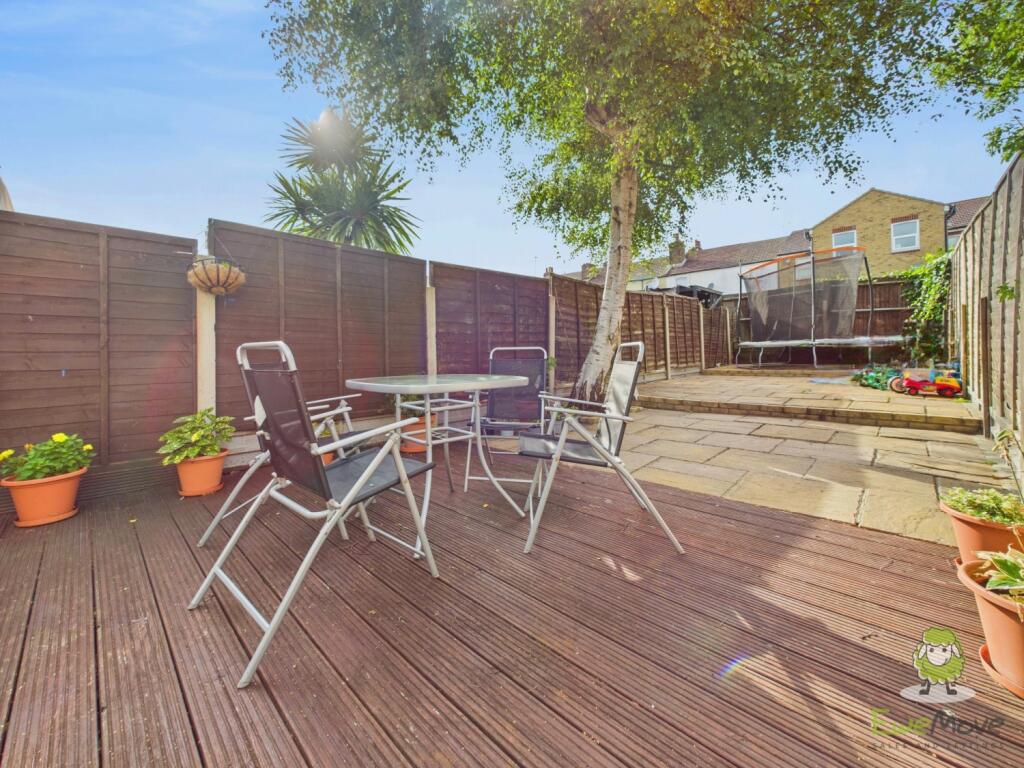 CAM01543G0-PR0157-STILL019