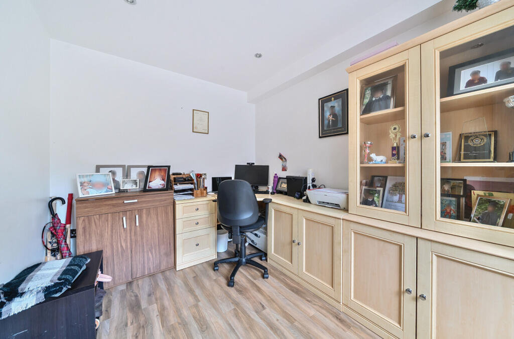 1318285-8-685e8c5...