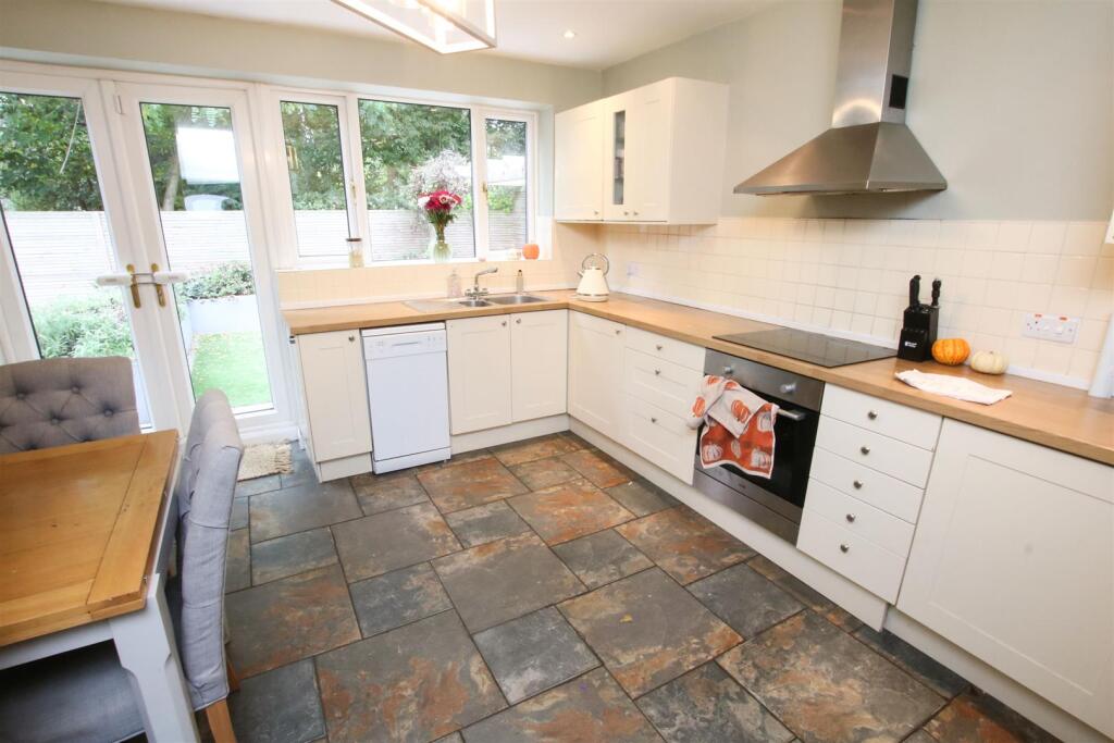 KITCHEN DINER