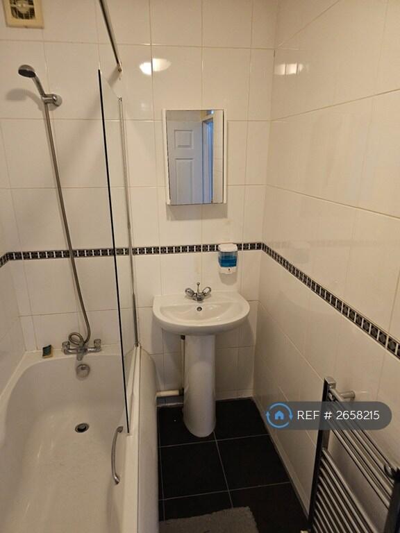 Family Bathroom (First Floor)