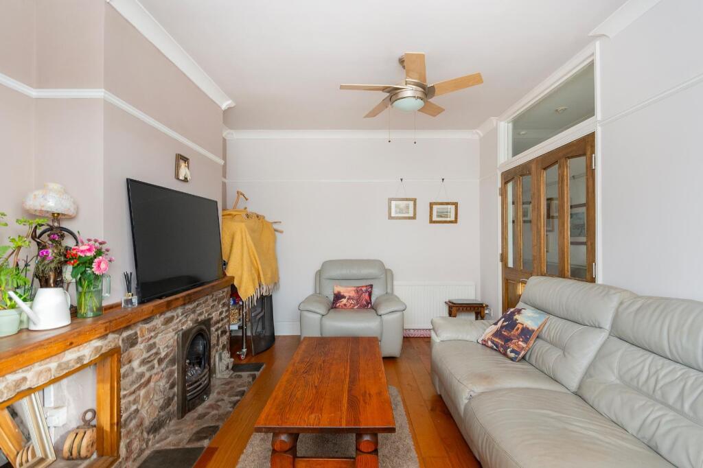 0W1SSE - Living Room B.jpg