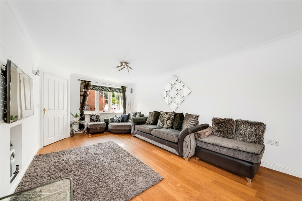 LIVING/DINING ROOM