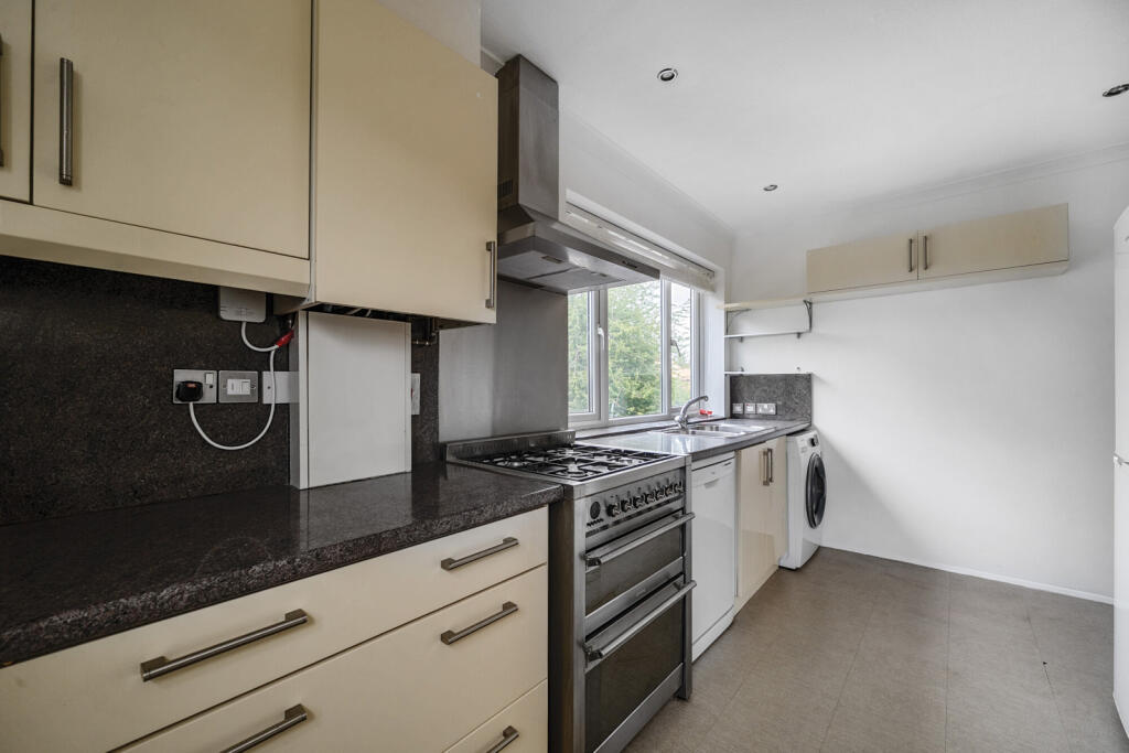 1334354-12-6890b7...