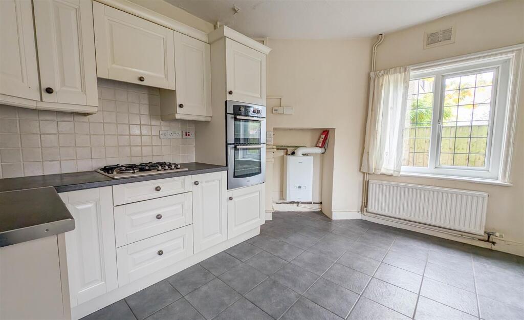 Kitchen 1-1.jpg