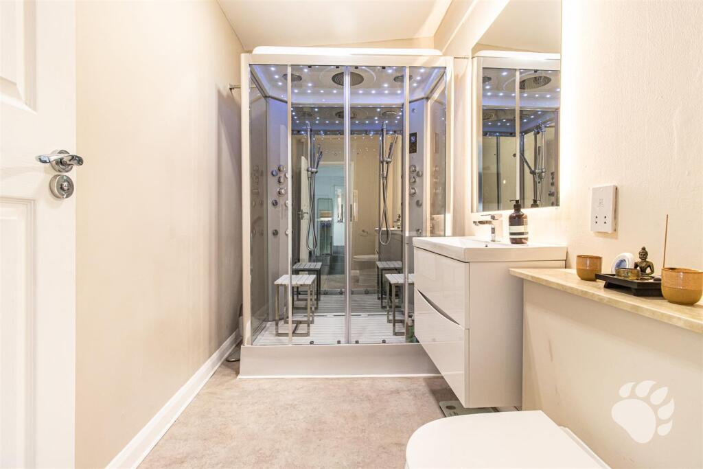 Annexe Shower Room