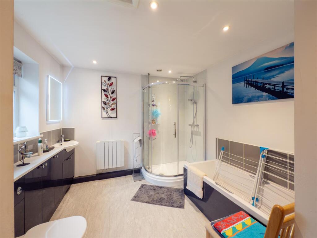 Annexe Bathroom .jpg