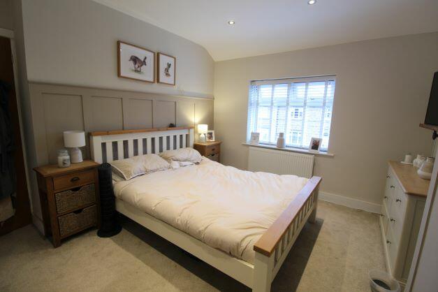 R Bed 1.jpg