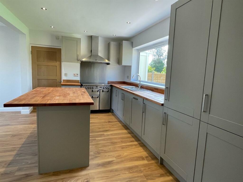Kitchen1.jpg