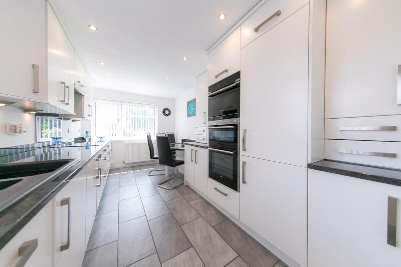 Kitchen &amp; breakfast room