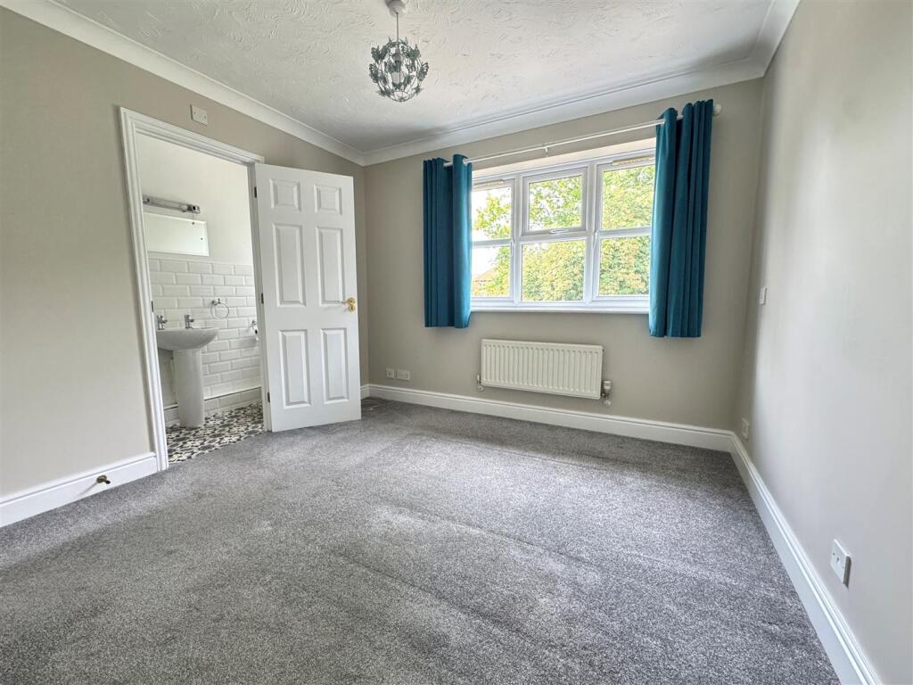 Bedroom 1.jpg