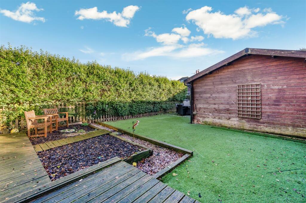 THE GREEN, 16-62.jpg