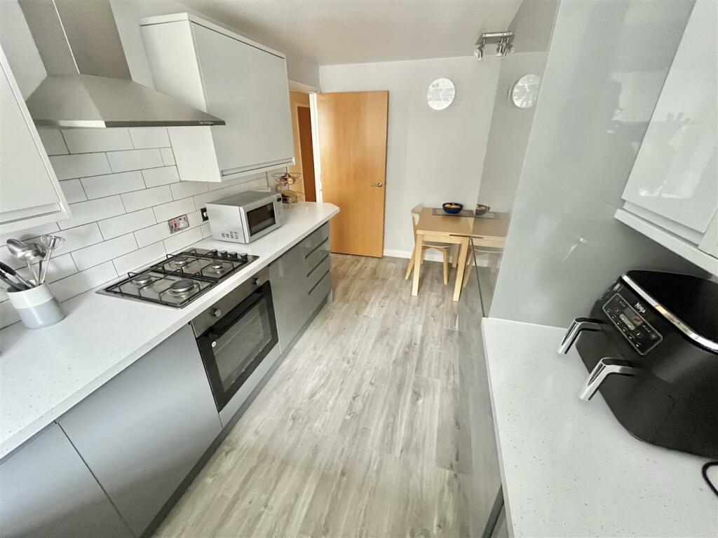Breakfast Kitchen Aspect 4