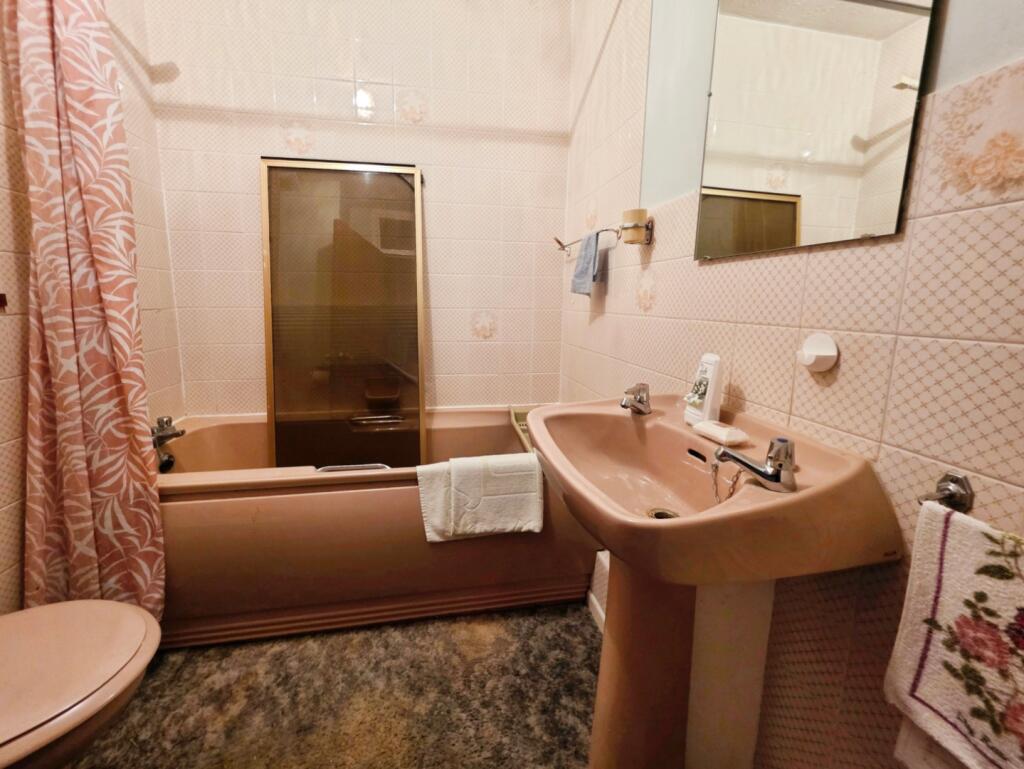 pbox-bathroom-343650.jpg