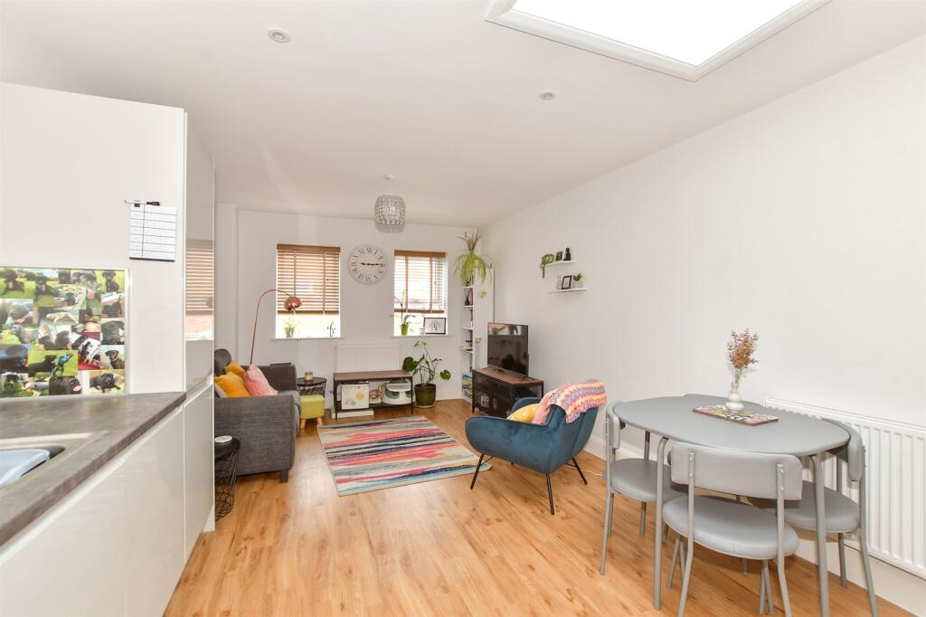 Lounge/ Kitchen