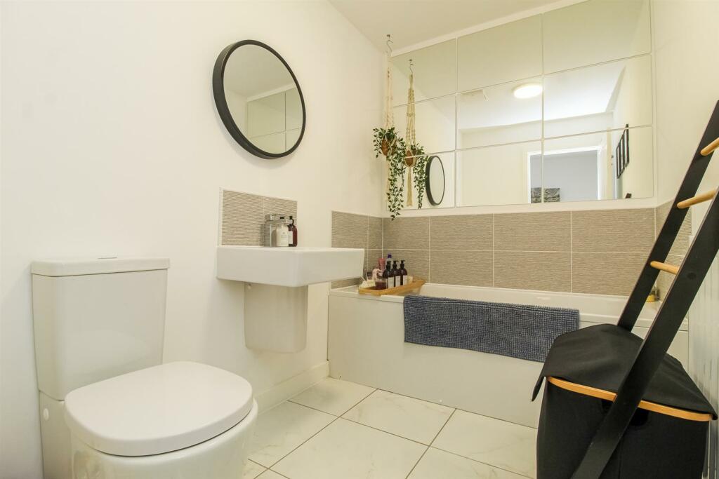 BATHROOM/W.C.