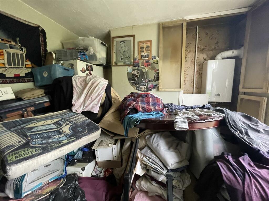 3-Bedroom Semi-detached house for auction -  (15).