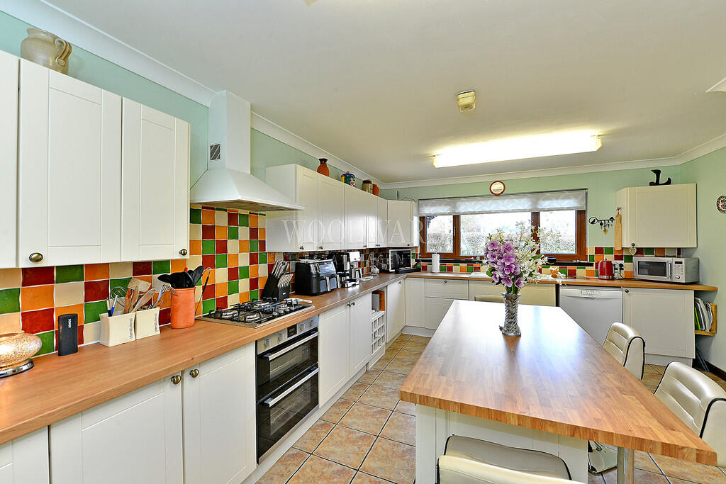 Kitchen/Breakfast...