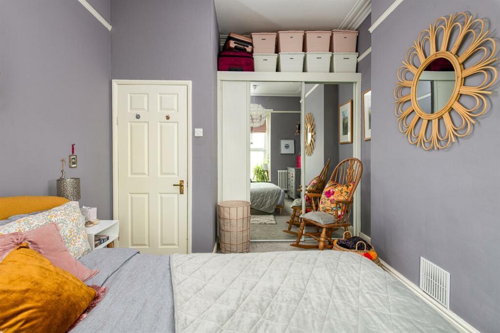 Bedroom_2.jpg