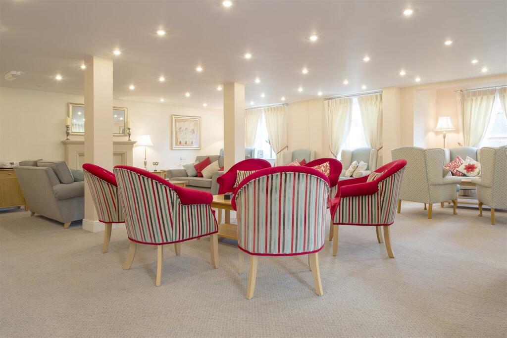 communal lounge main.jpg