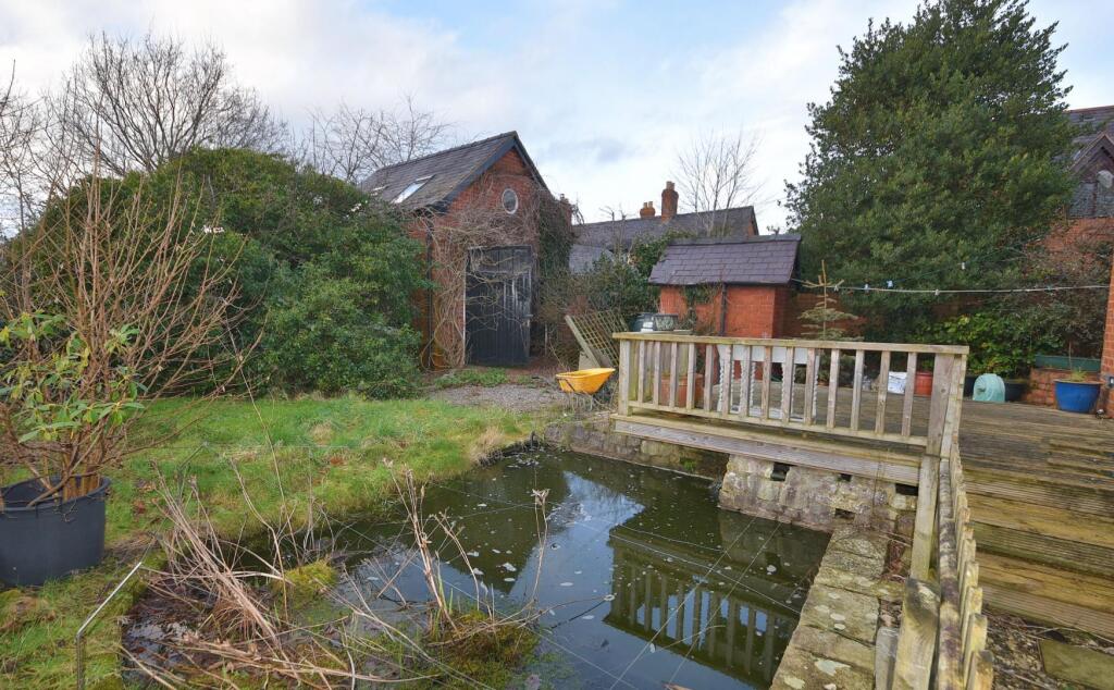 COACH HOUSE