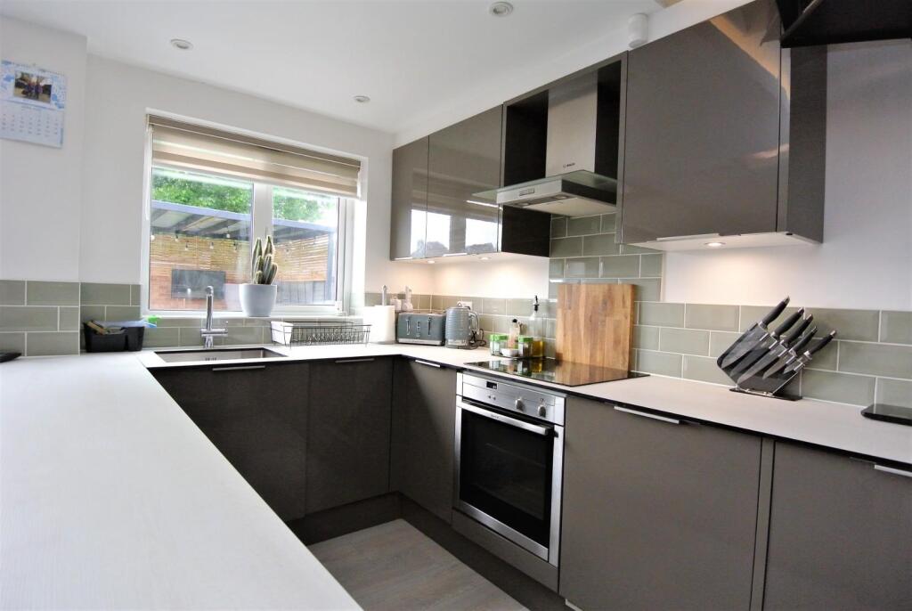 PC Kitchen1.JPG