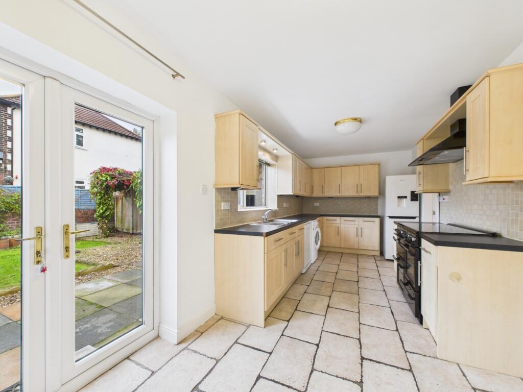 CAM02386G0-PR0146-STILL010