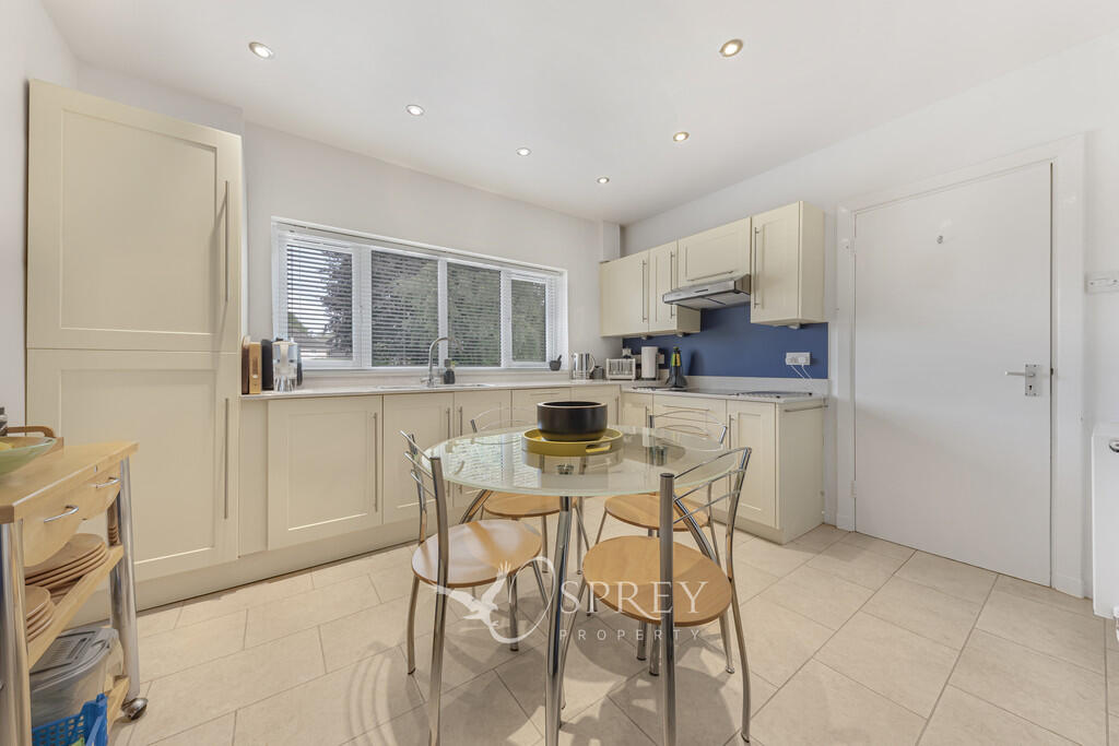 Kitchen/Breakfast...