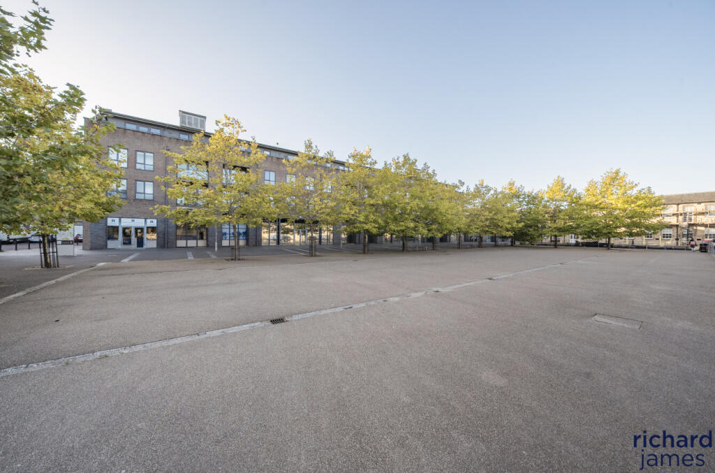 28c780963c7045a7b15a156ebfb844bb