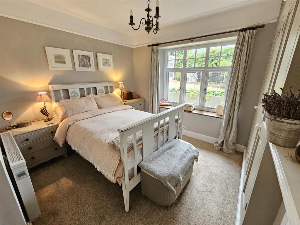 Bedroom 1.jpg