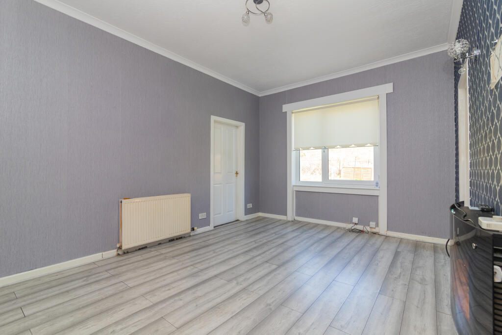 316 Gladsmuir rd Hillington Glasgow G52 2LQ L-14