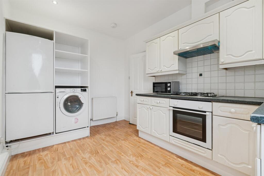 FFF 33 Himley Road SW17  kitchen 2.jpg