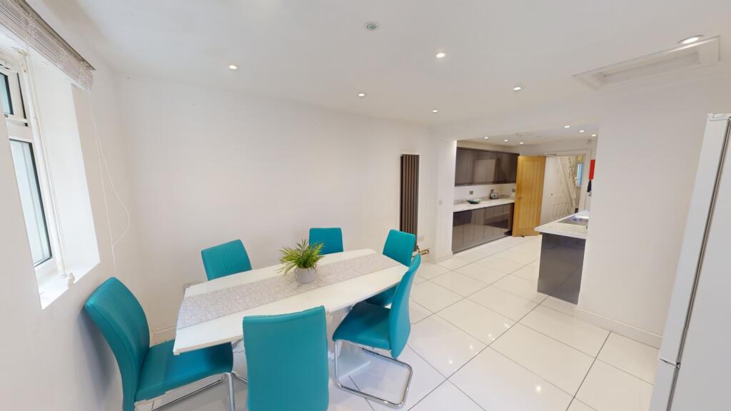 44 Burford Dining rm