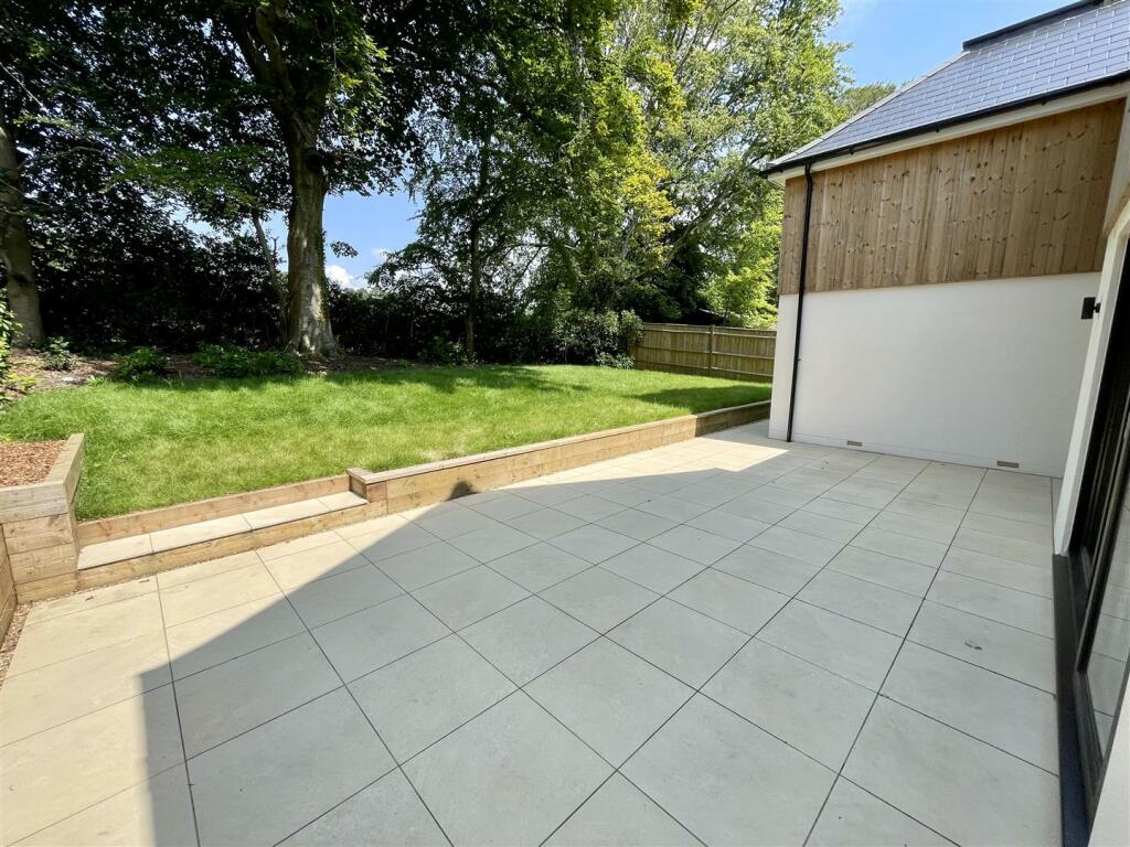 Patio 2.jpg