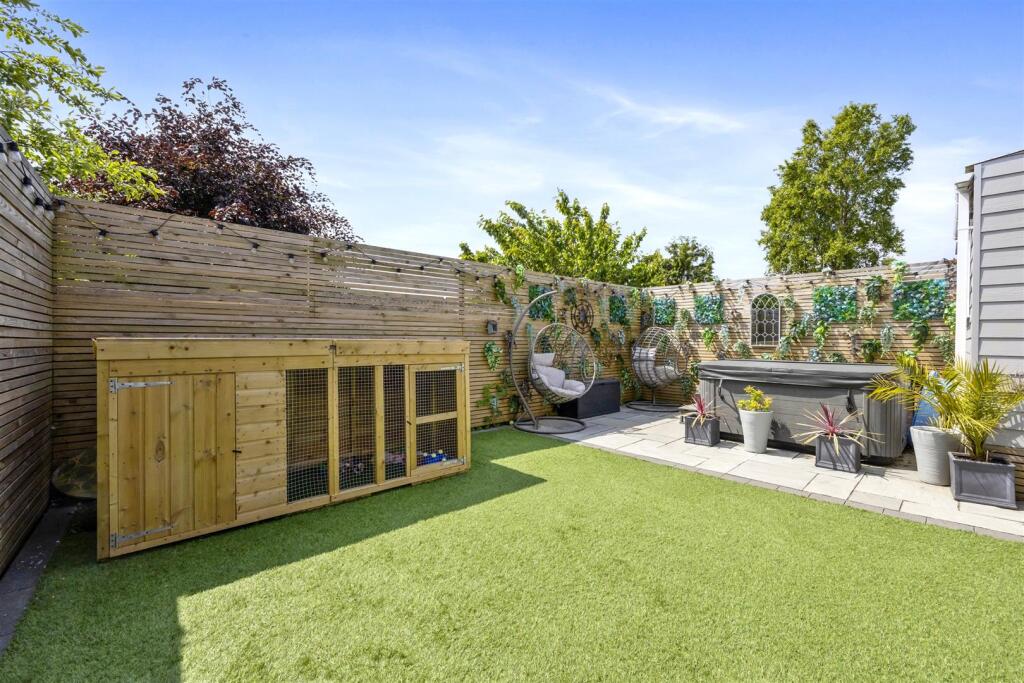 Moorfoot Road, 19-027.JPG