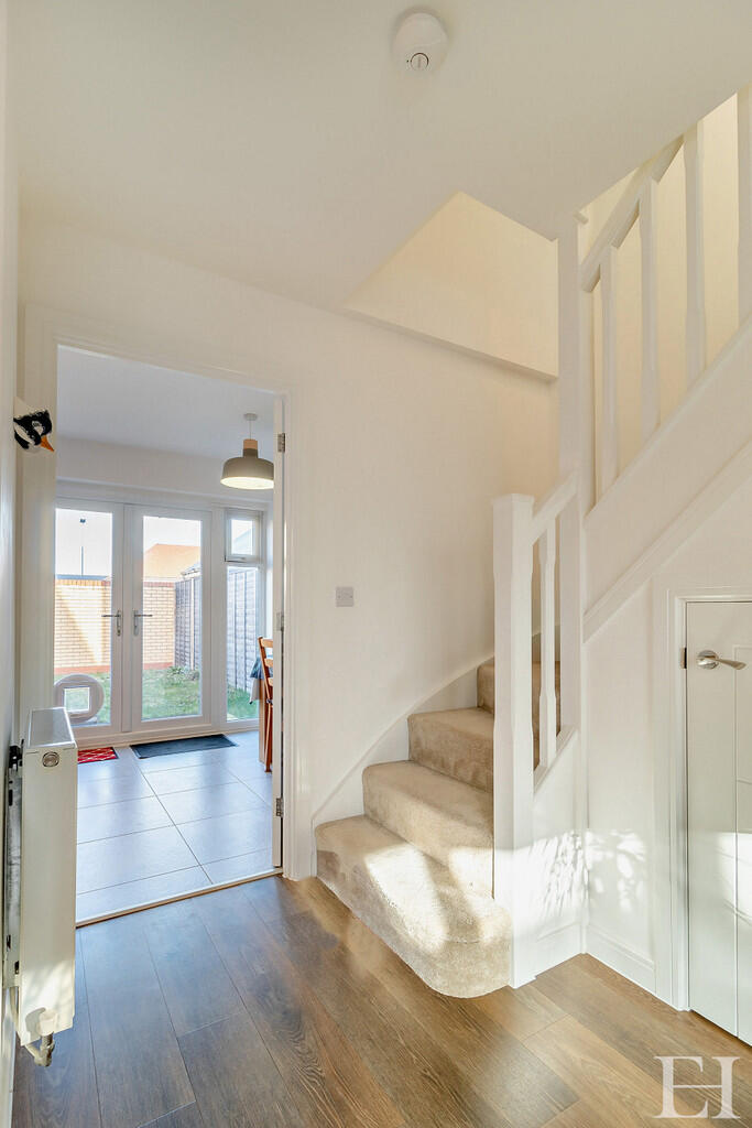 8633781-interior1...