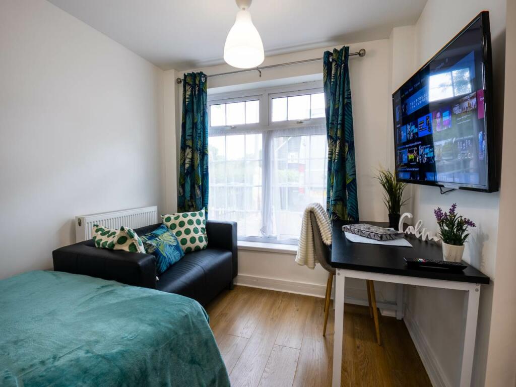 1Apt_1_Woodland_Way_