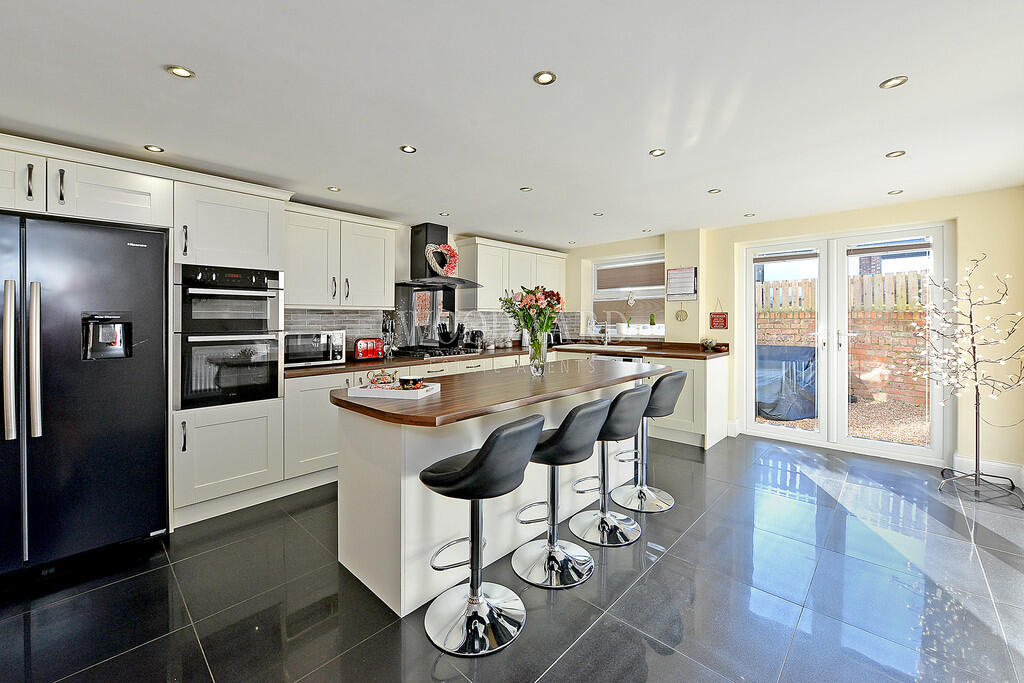 Kitchen/Breakfast...