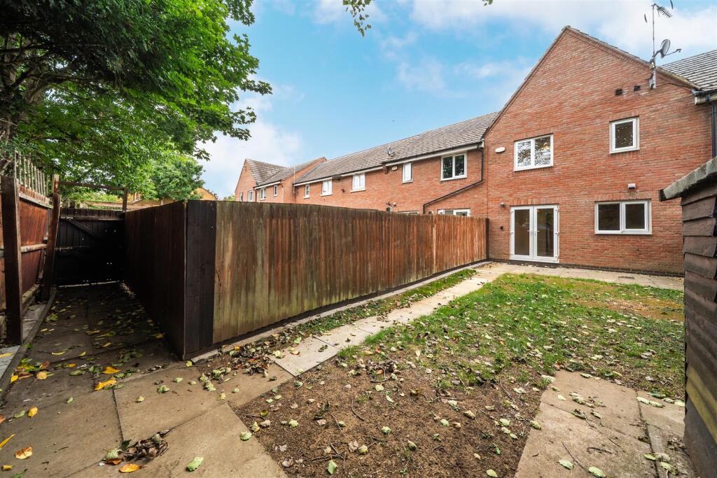 99 Alchester Court, Towcester (14).jpg