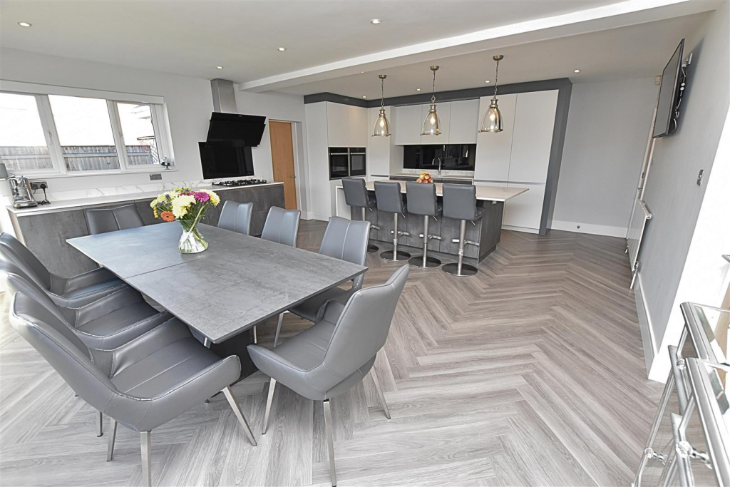 LIVING KITCHEN DINER