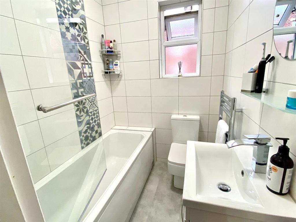 hirst street 16 bathroom.jpg