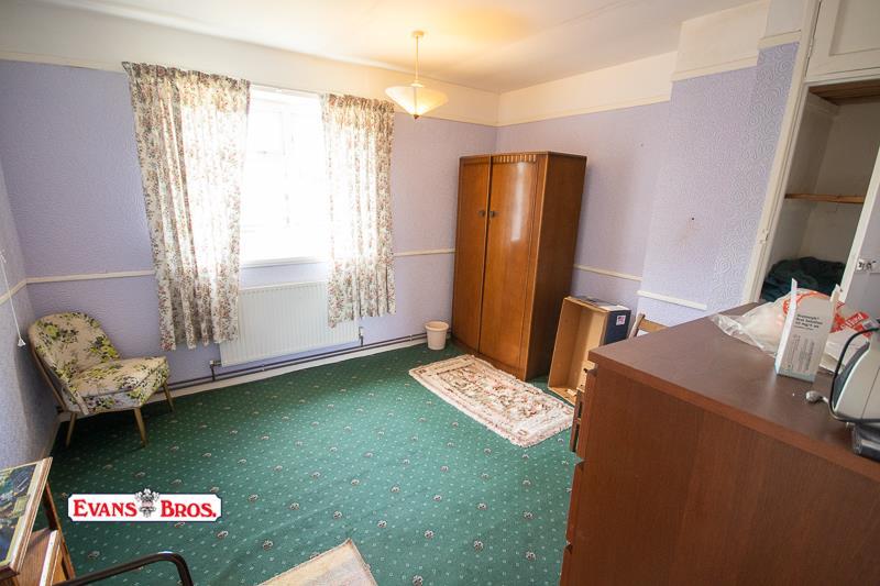 FRONT DOUBLE BEDROOM 2