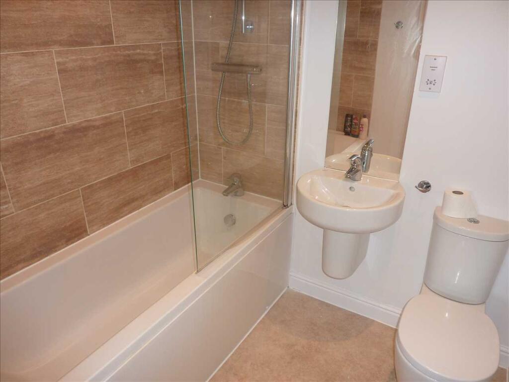 ENSUITE BATHROOM
