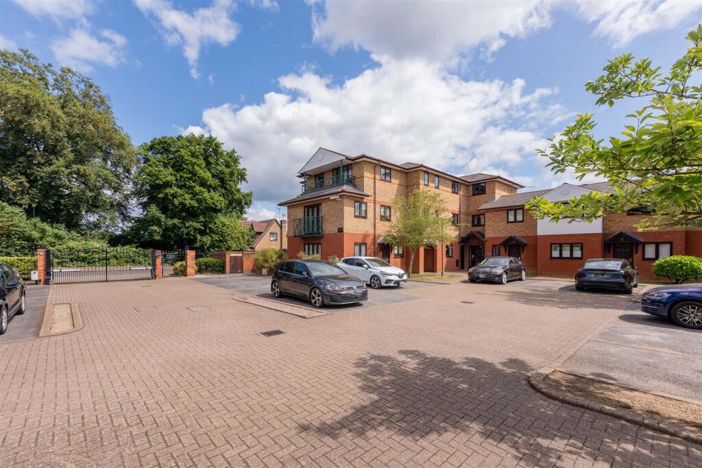 6 Sherbourne Court-2.jpg